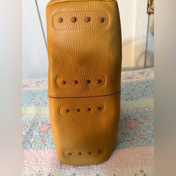 EUC Tod's Beige Pebbled Leather Medium Mocassino Tote - Picture 12 of 15